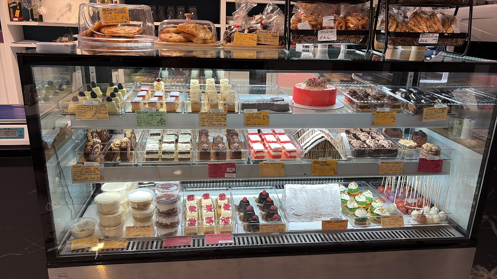 Antonia Golden Sweets