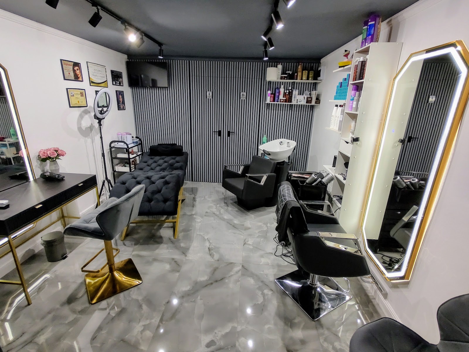 Ale Beauty Studio 64