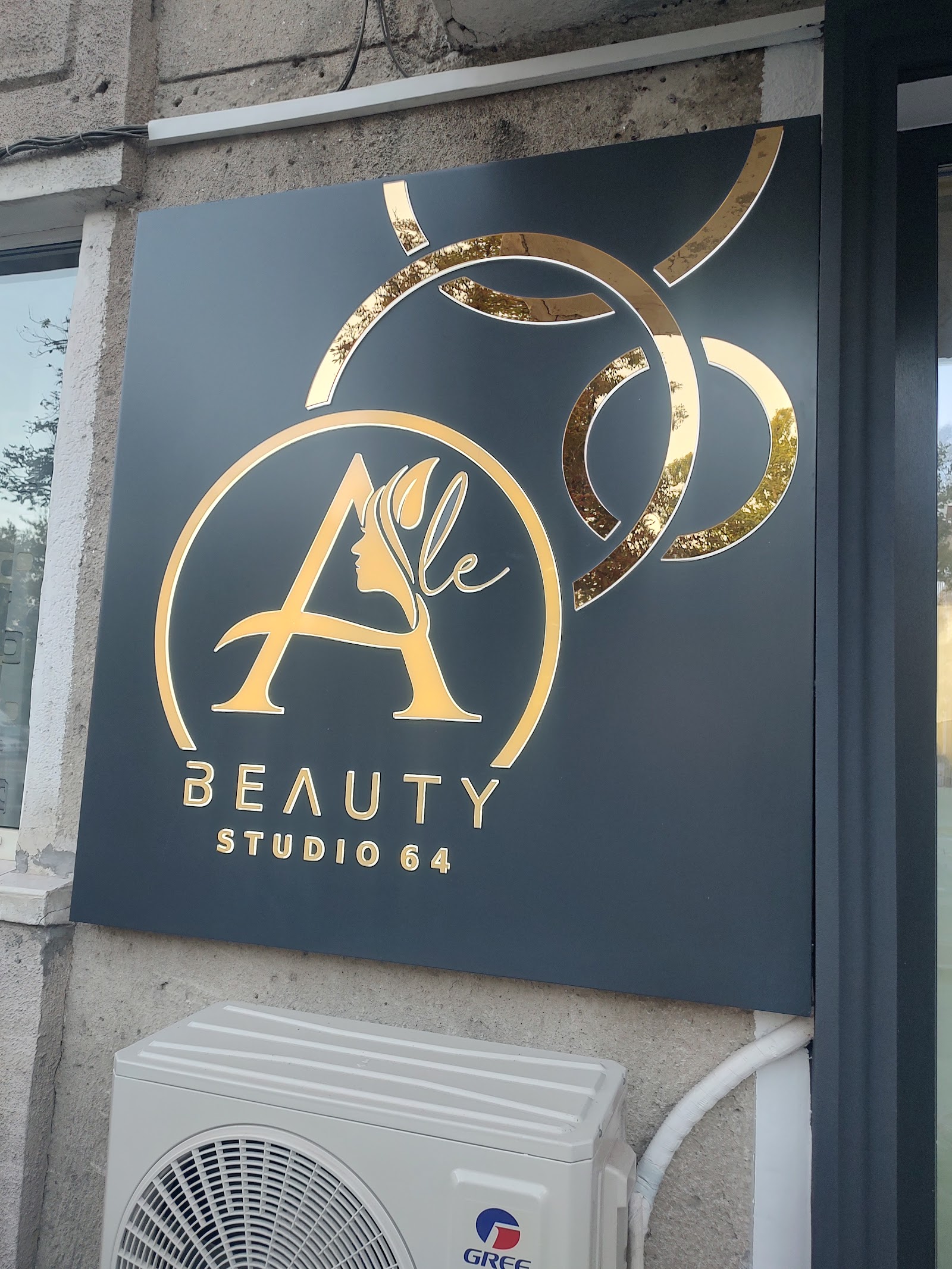 Ale Beauty Studio 64