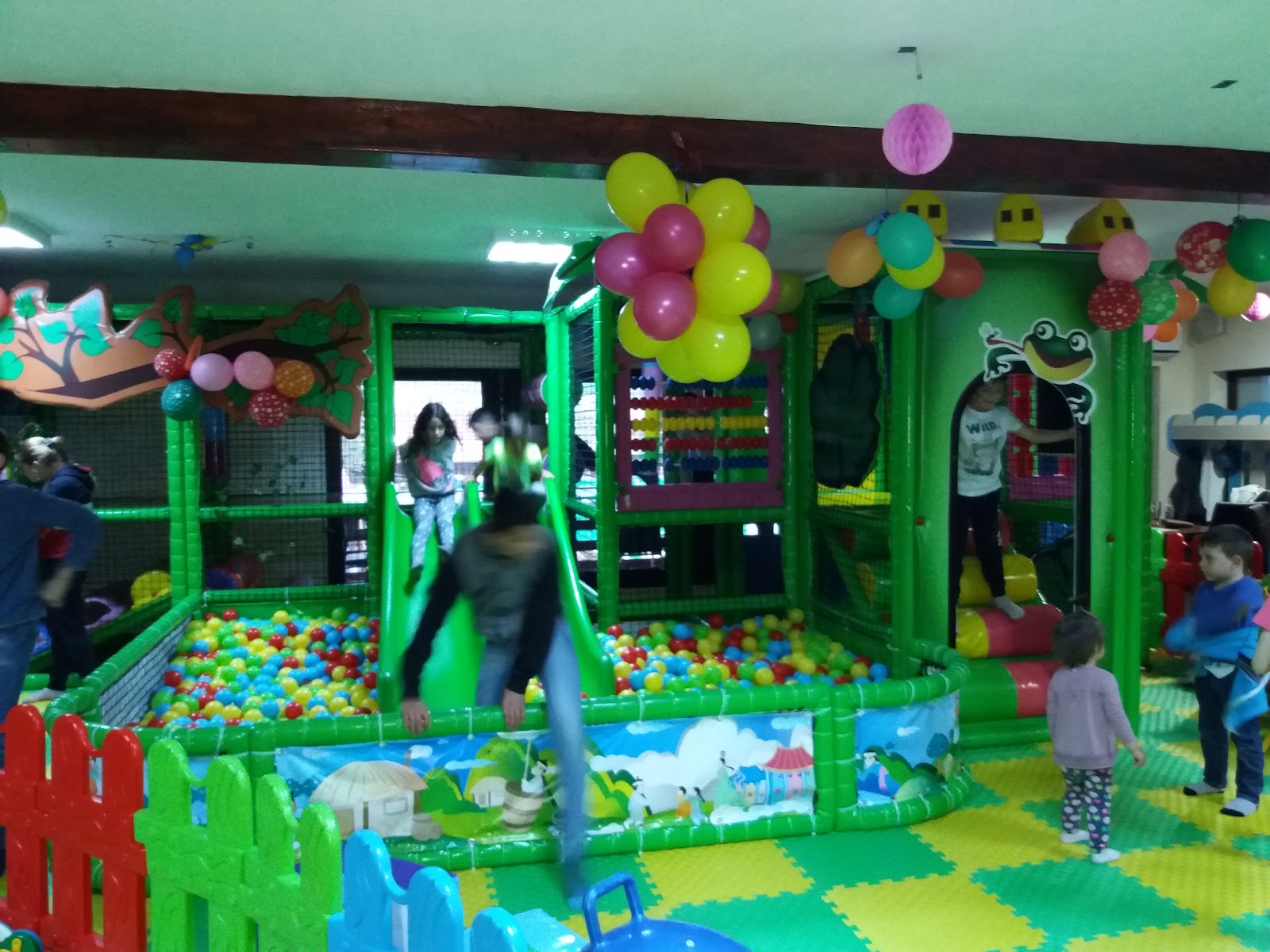 MAGIC KIDS CORNER (SPATIU DE JOACA COPII)
