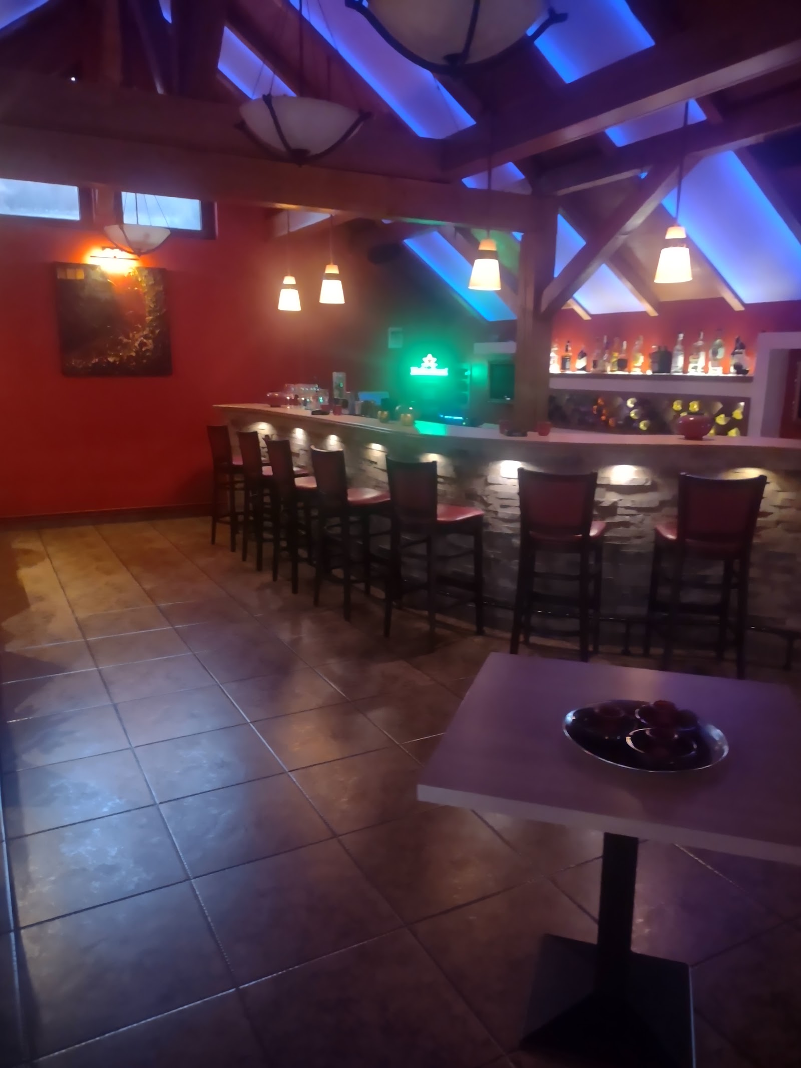 Vivi's Bar & Bistro
