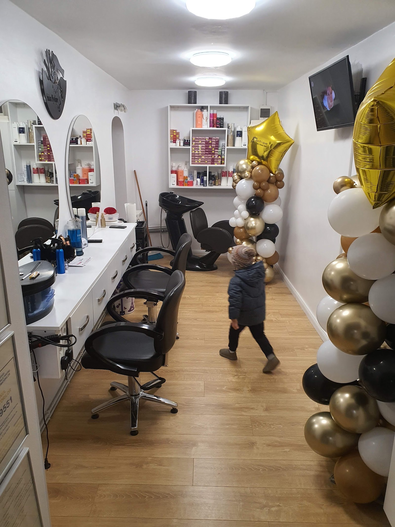 Salon Mystique