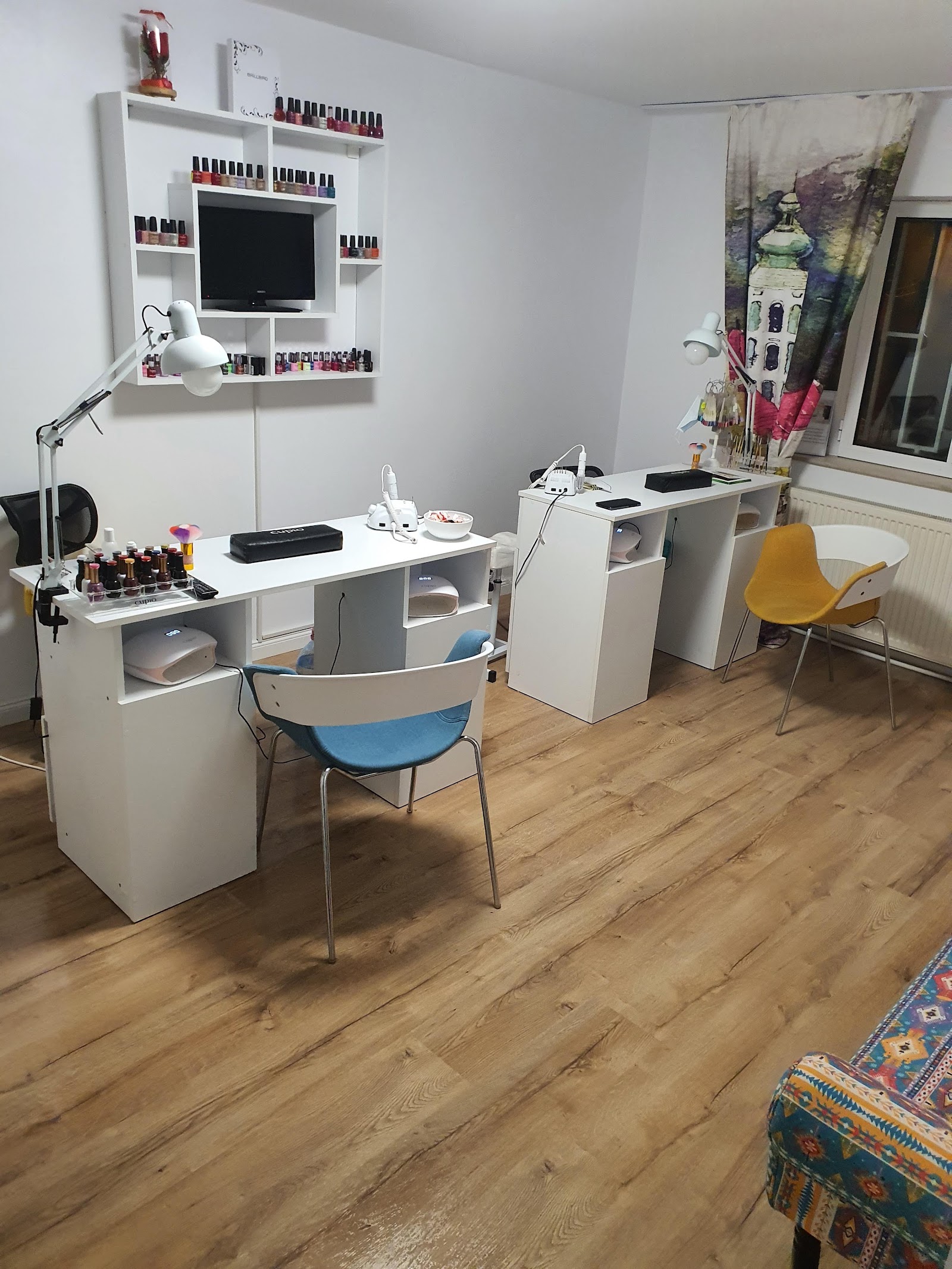 Salon Mystique