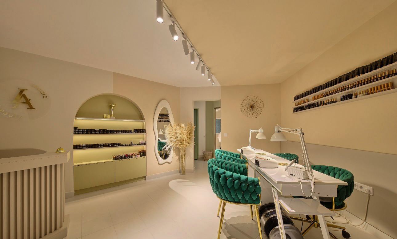 Lemnaru Adriana Nails Academy