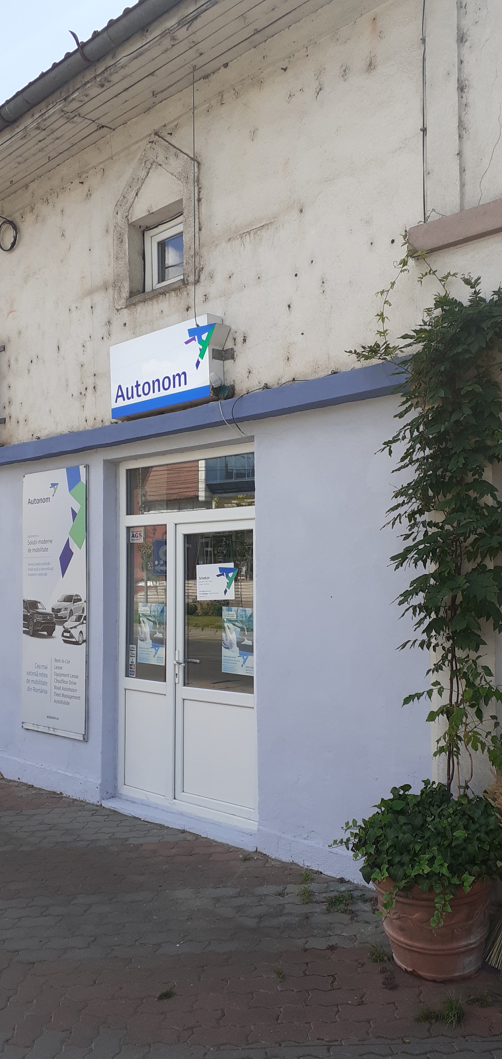 Autonom