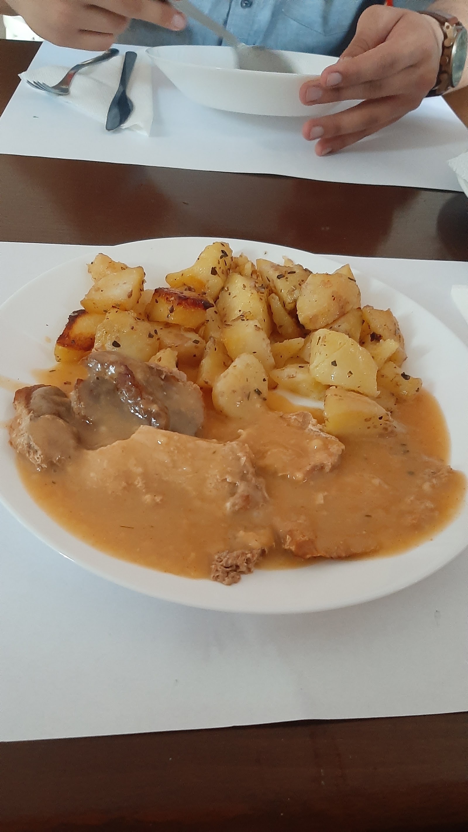Gastroyal Restaurant & Catering