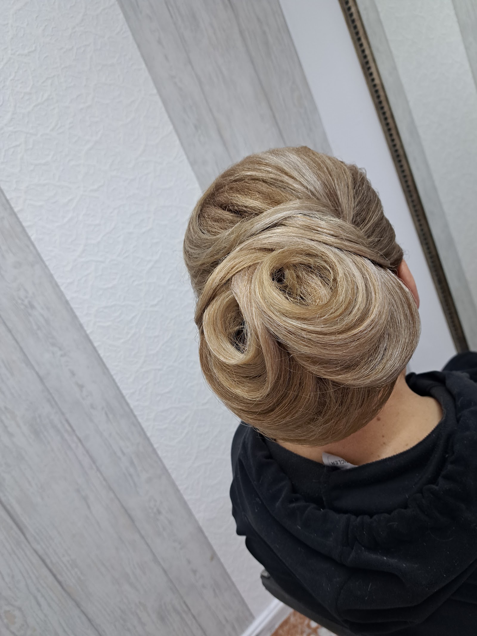 Yoana hairstylist