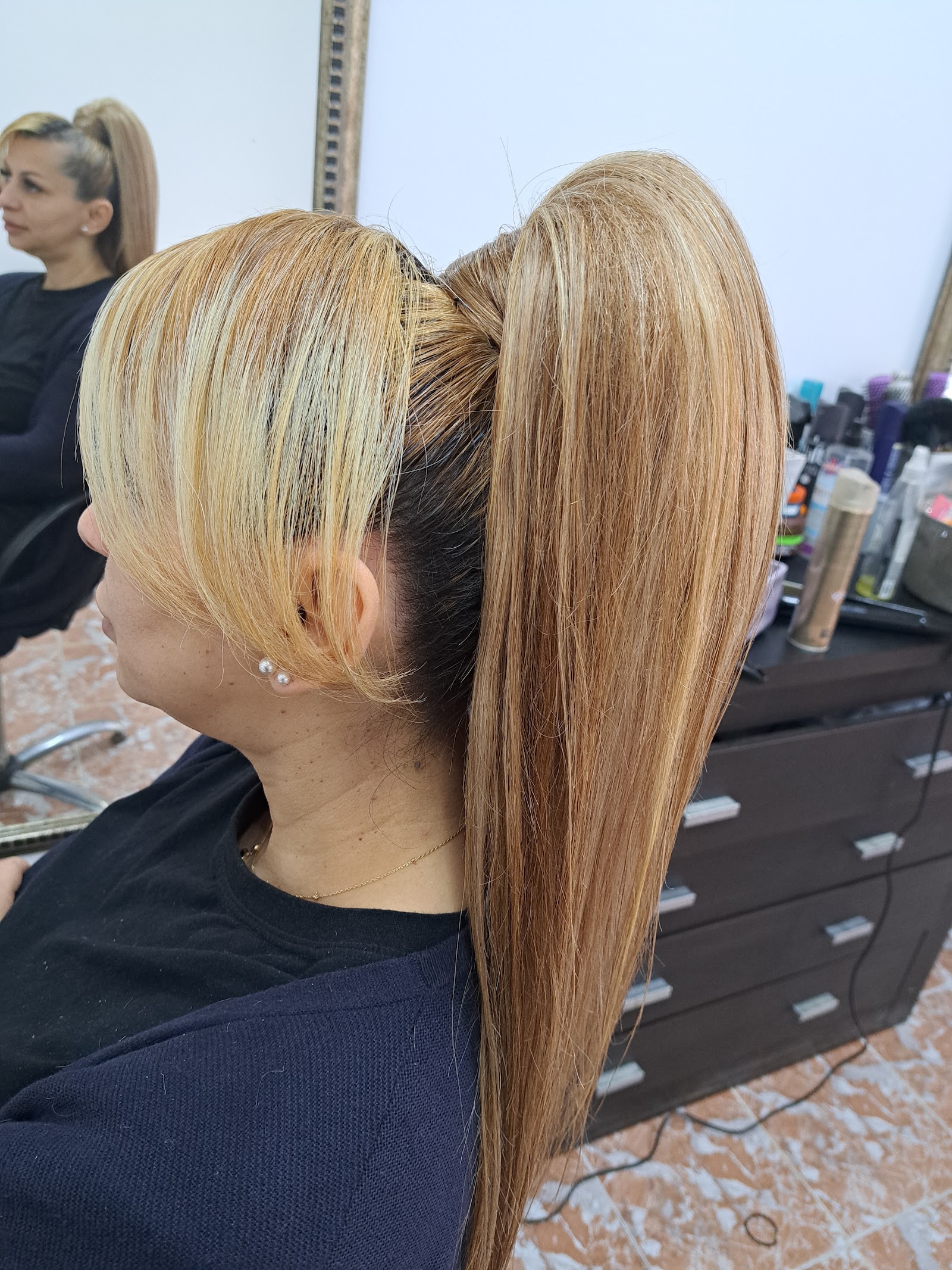 Yoana hairstylist