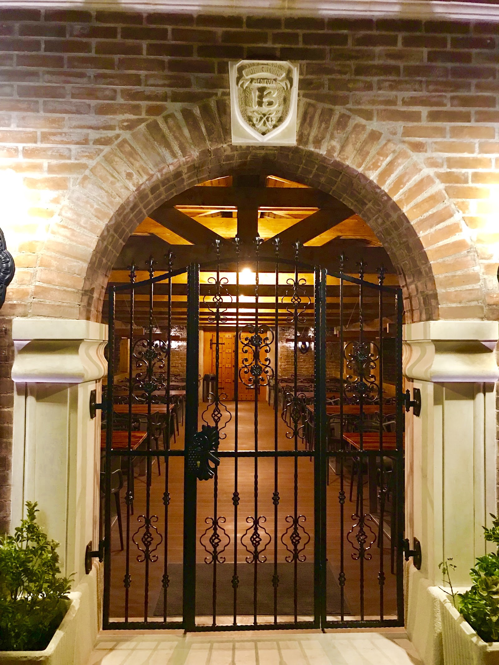 PUB13 - Restaurantul Cetății