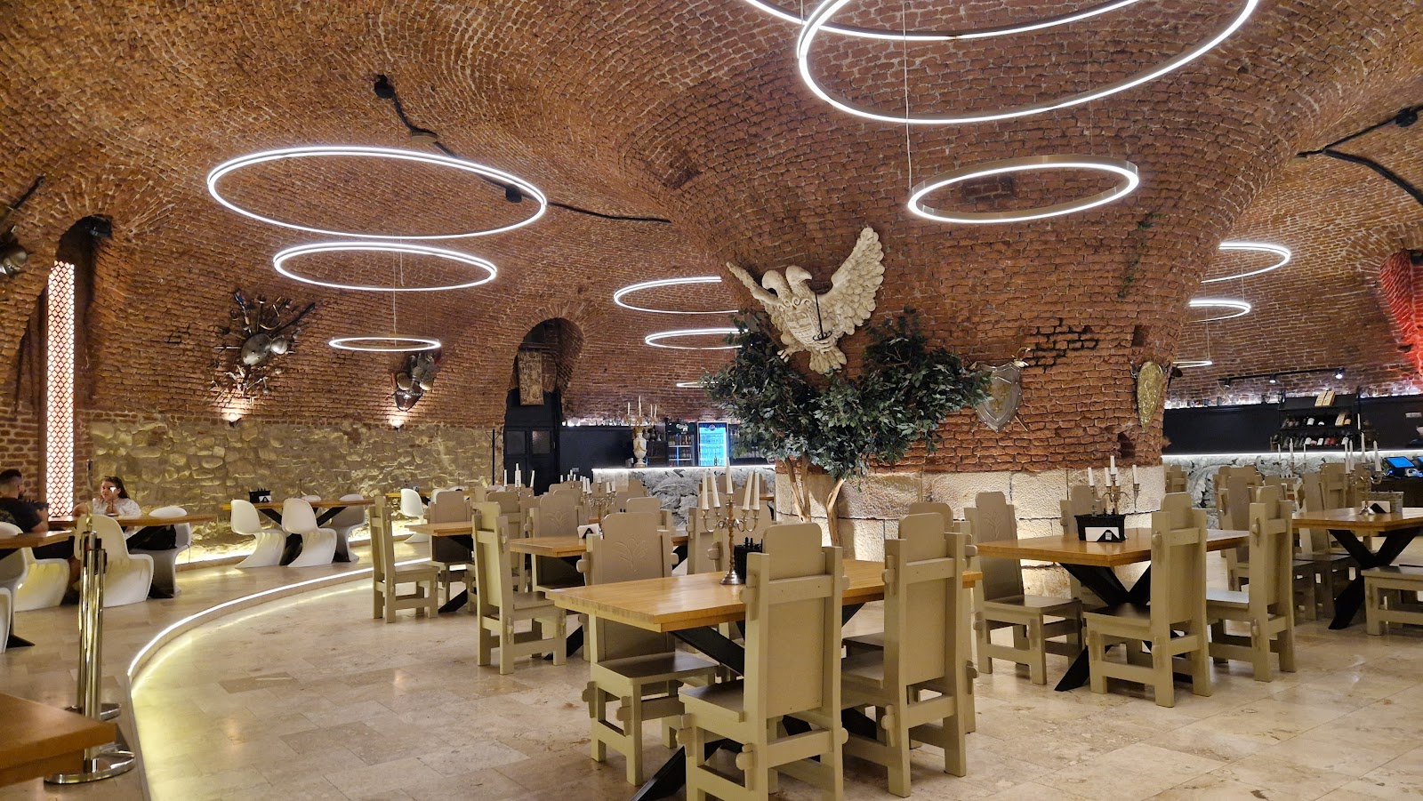 PUB13 - Restaurantul Cetății