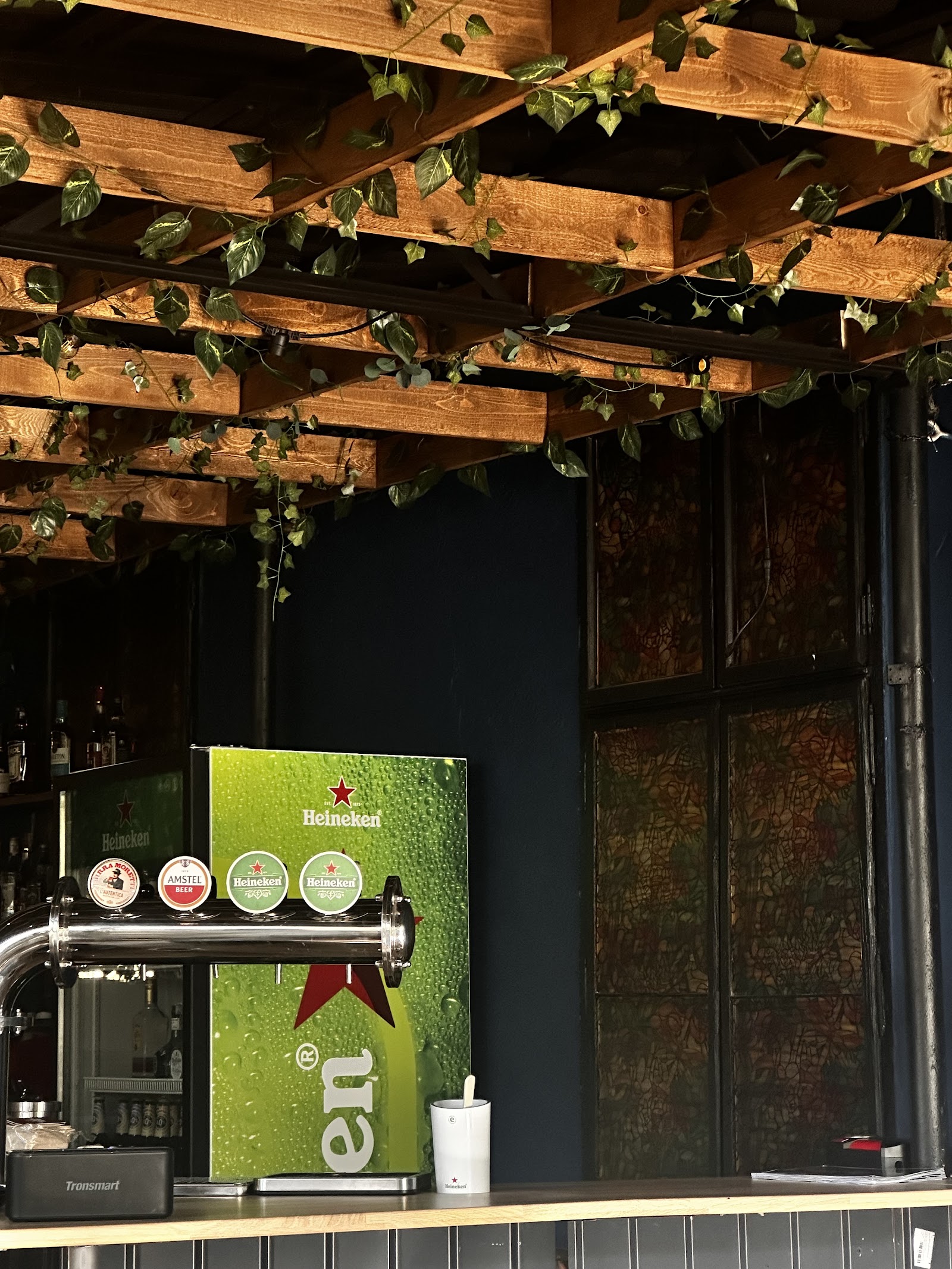 MORAV Bistro | Bar