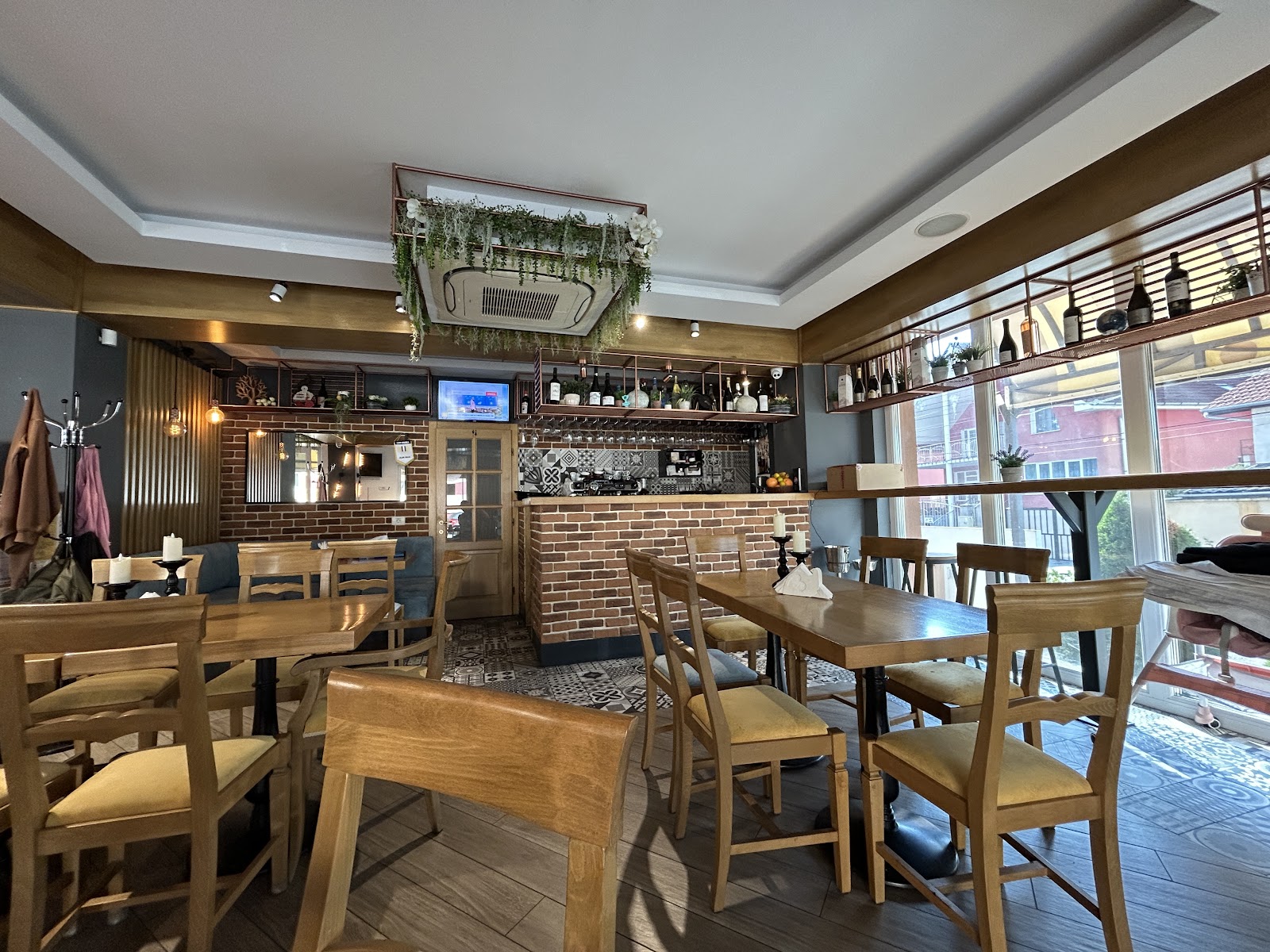 Crema Restaurant