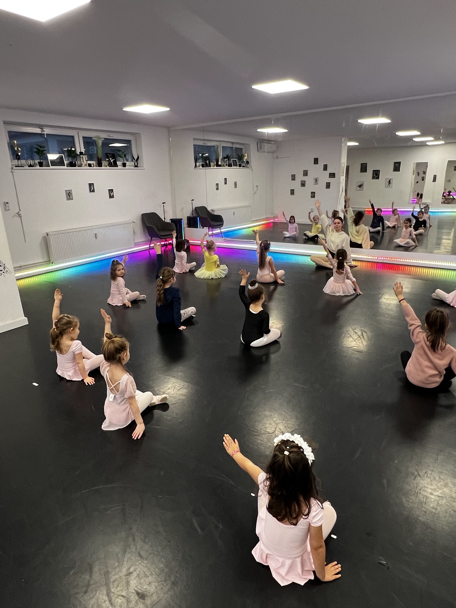 MOVING ARTS Company
