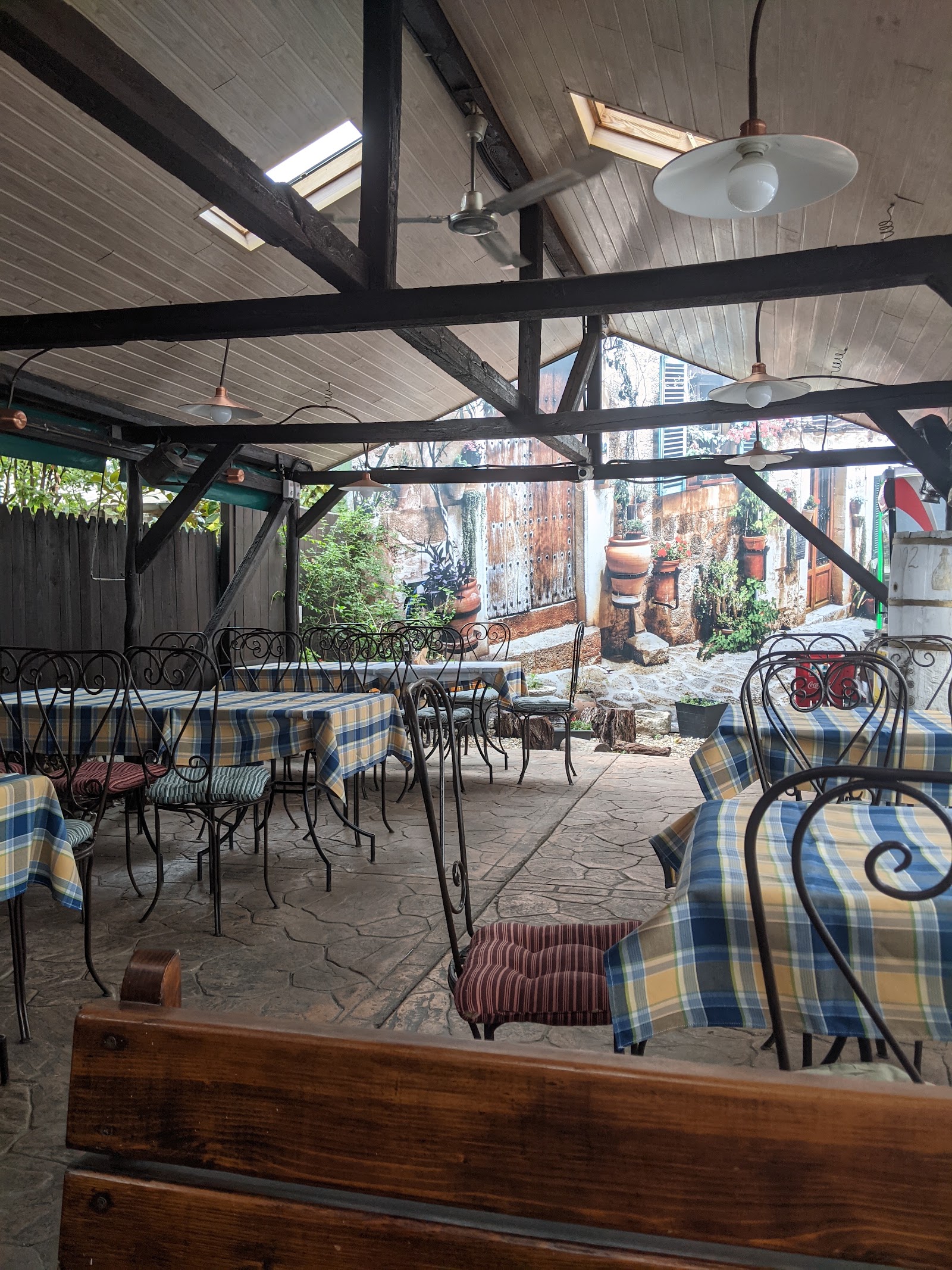 La Taverna casa Bucur