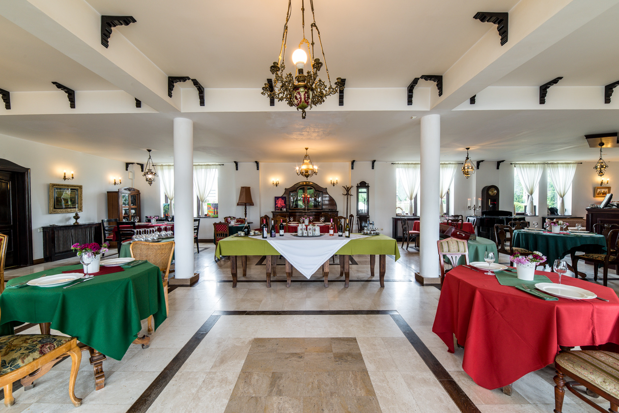 Restaurant CAROL by Conacul Archia