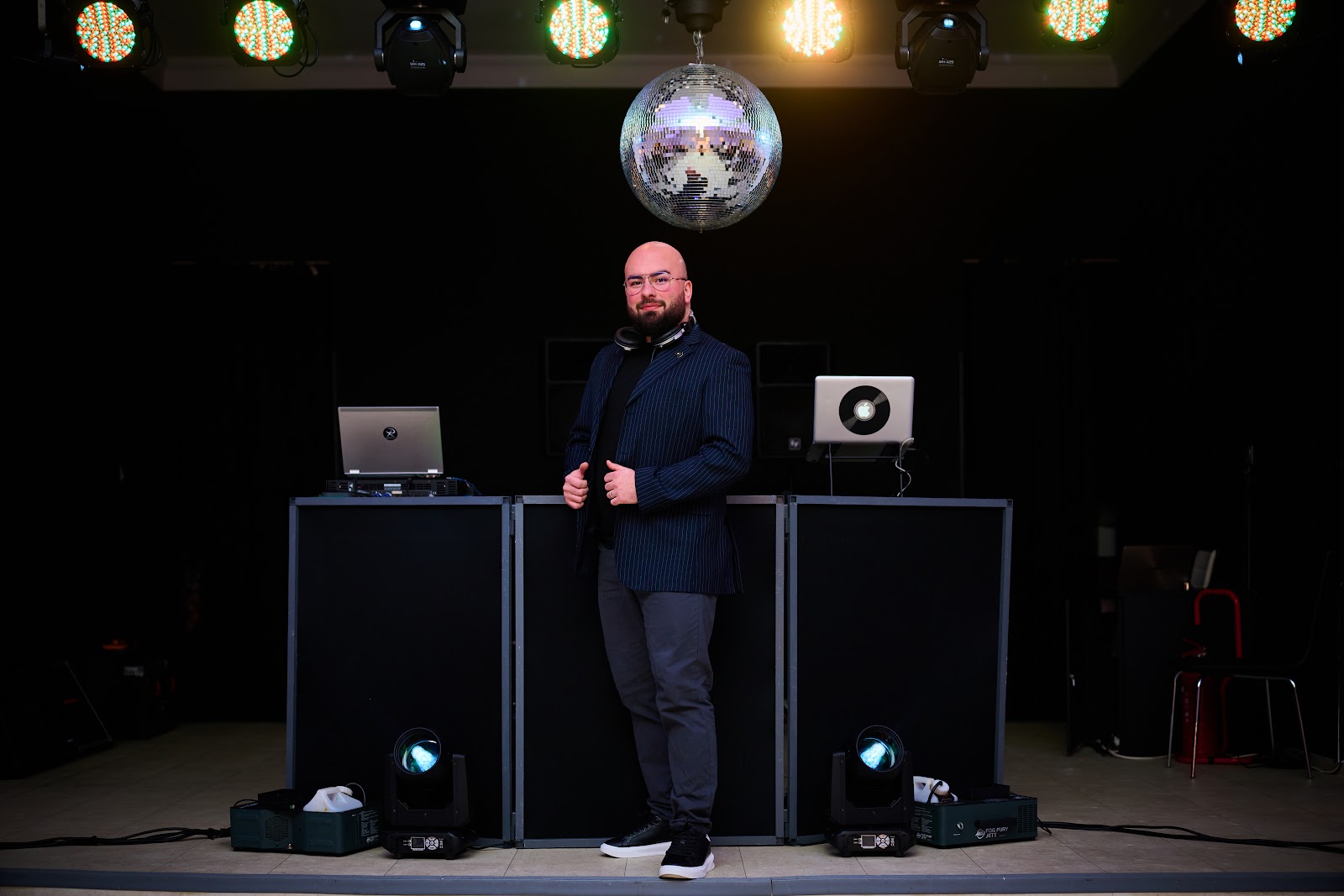 🎧 DJ & MC 🔊 Sonorizare profesională 🪩 Lumini & efecte speciale