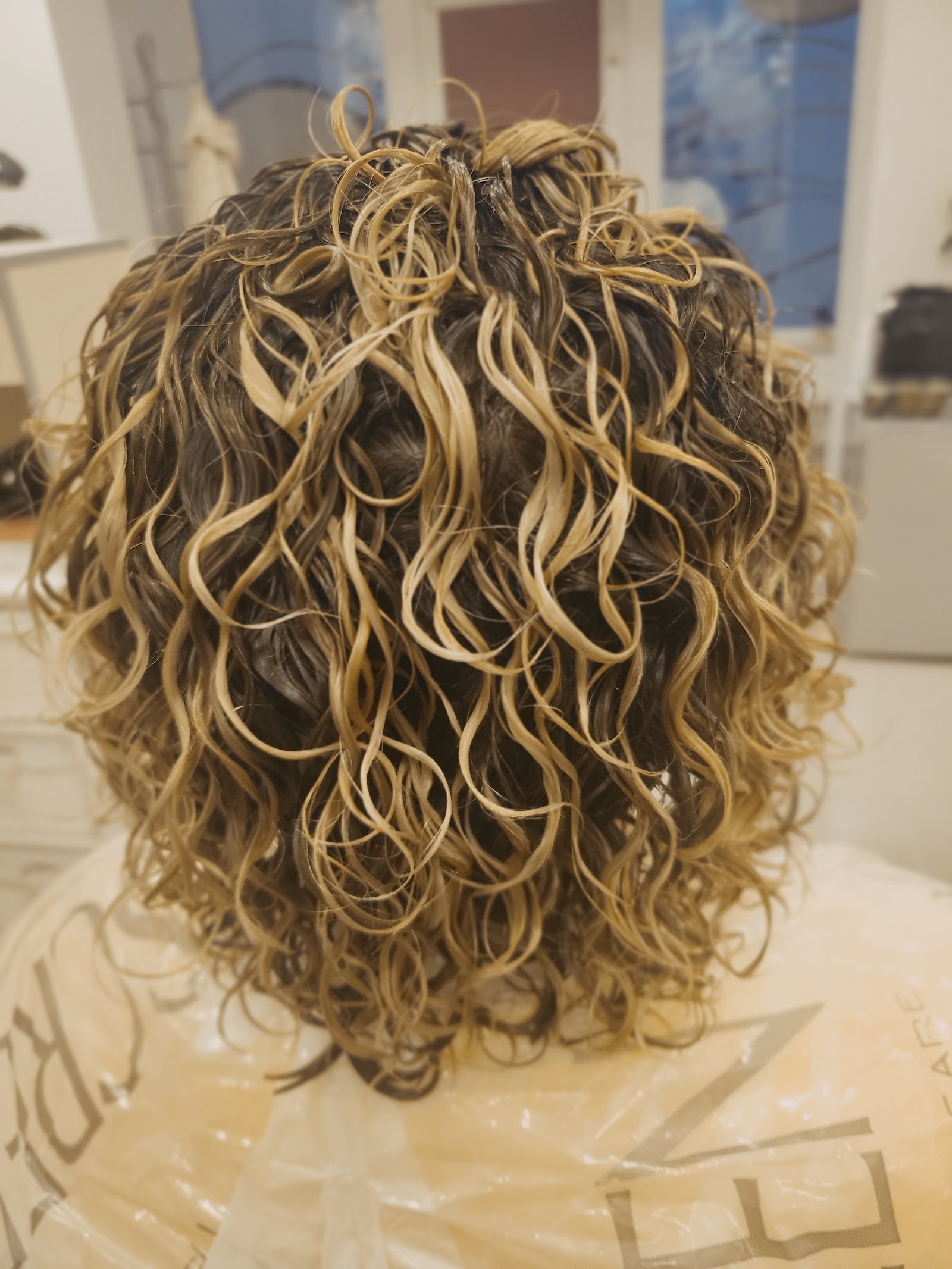 SALON ADELA ELENICO