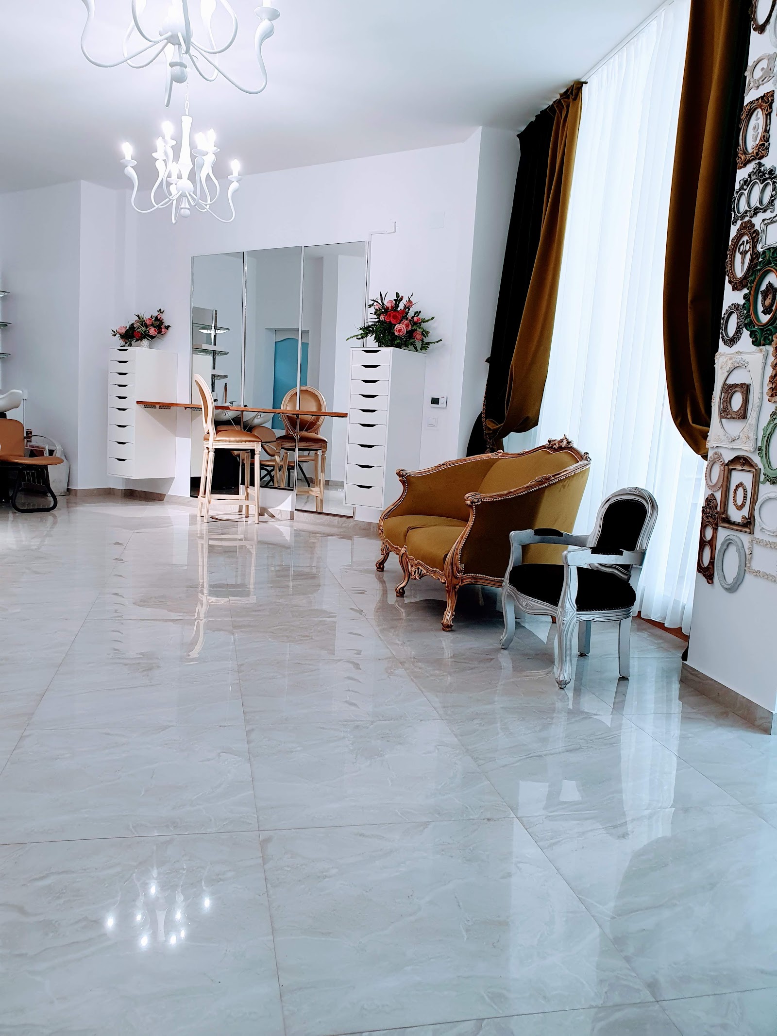 Salon Desiree