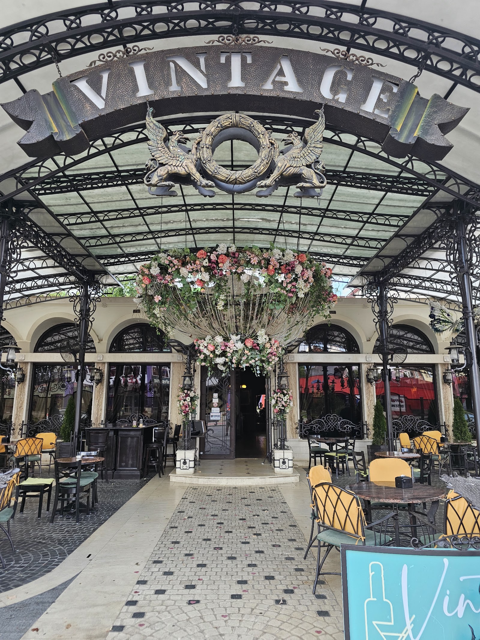 Vintage Pub-Restaurant