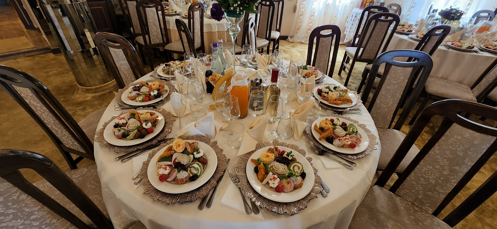 RESTAURANT MONACO