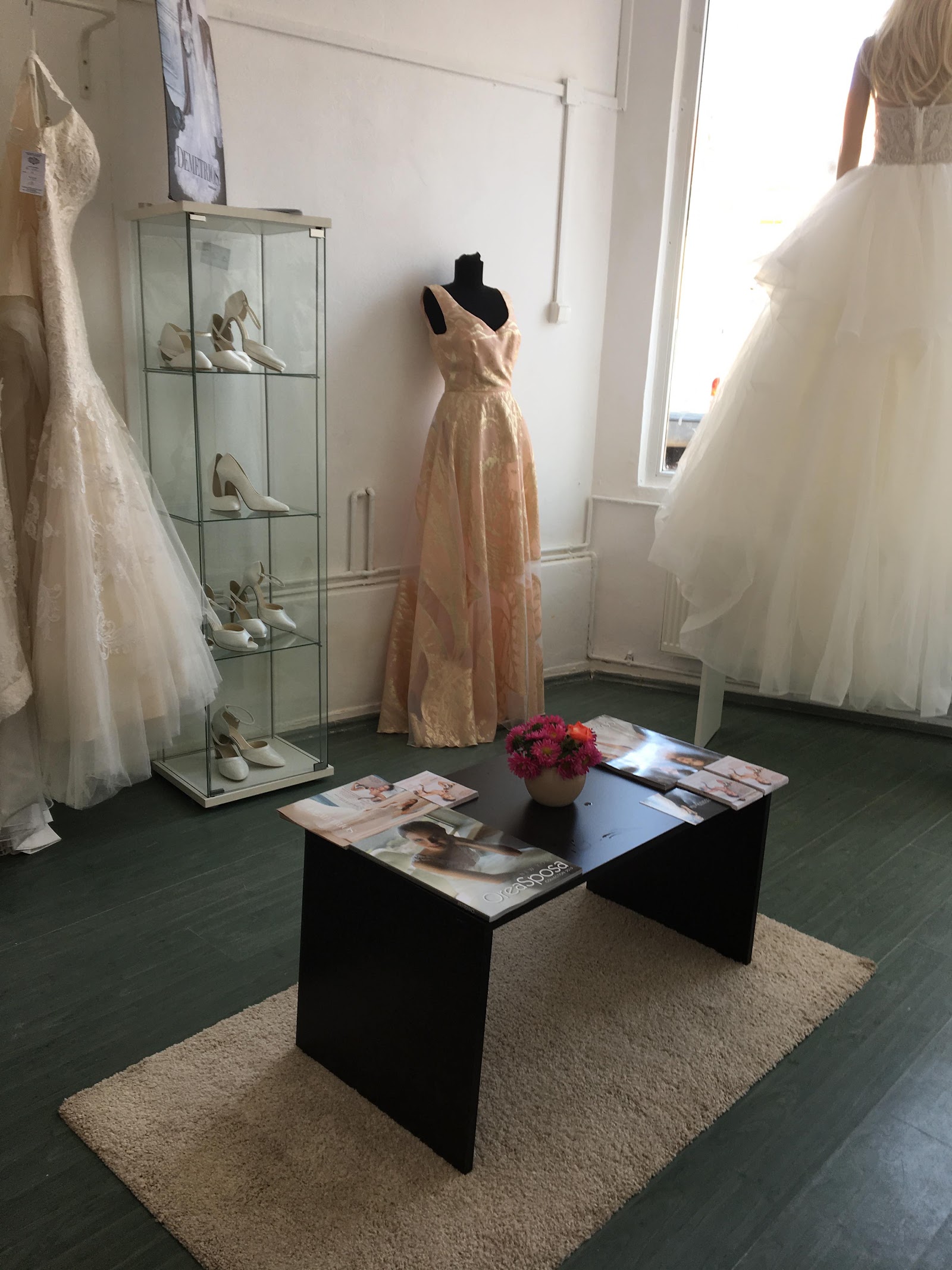 Emily's Boutique Esküvői Ruhaszalon