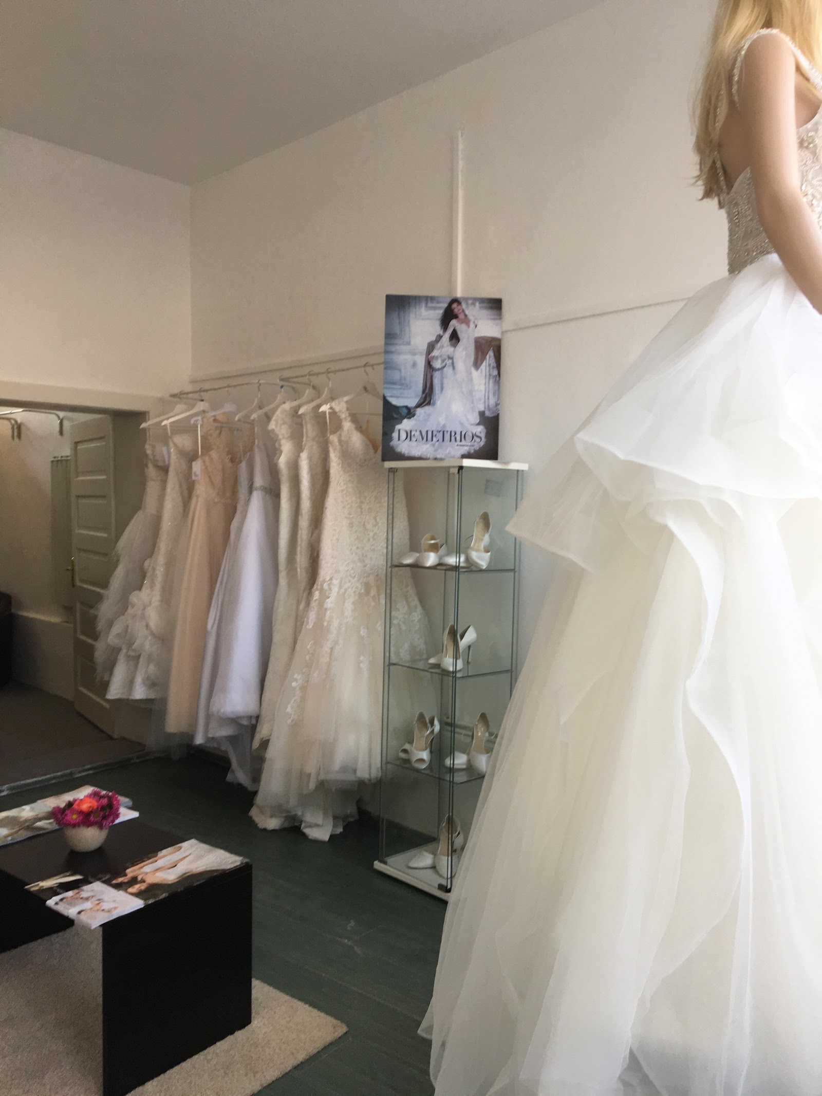 Emily's Boutique Esküvői Ruhaszalon