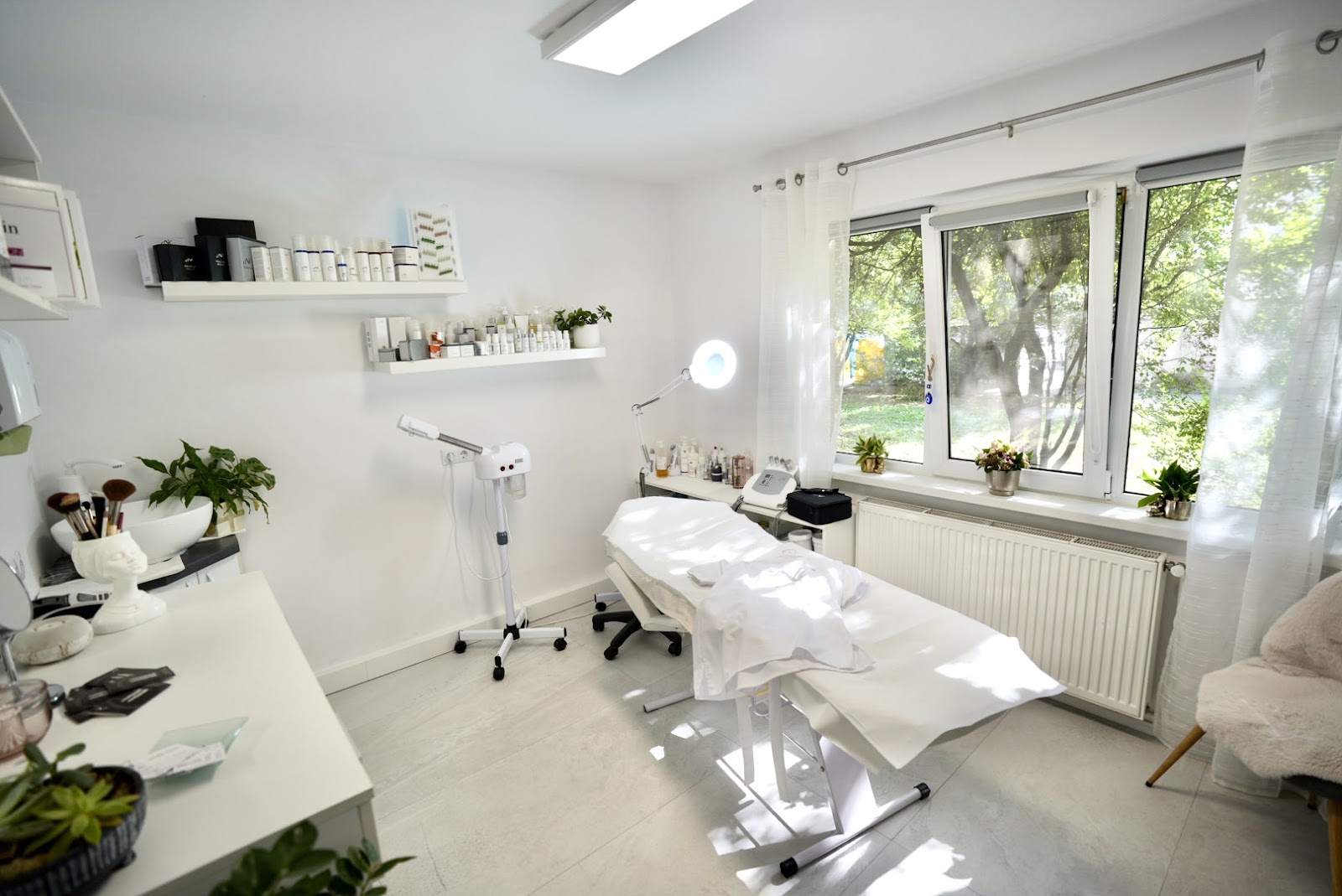 Lila Salon