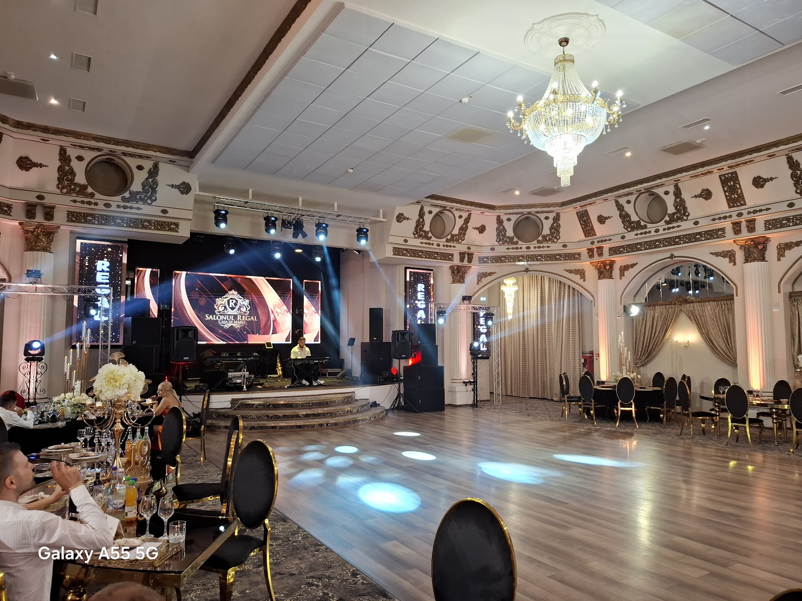 Salonul REGAL