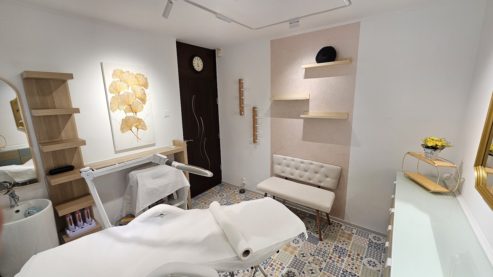 Salon Ada