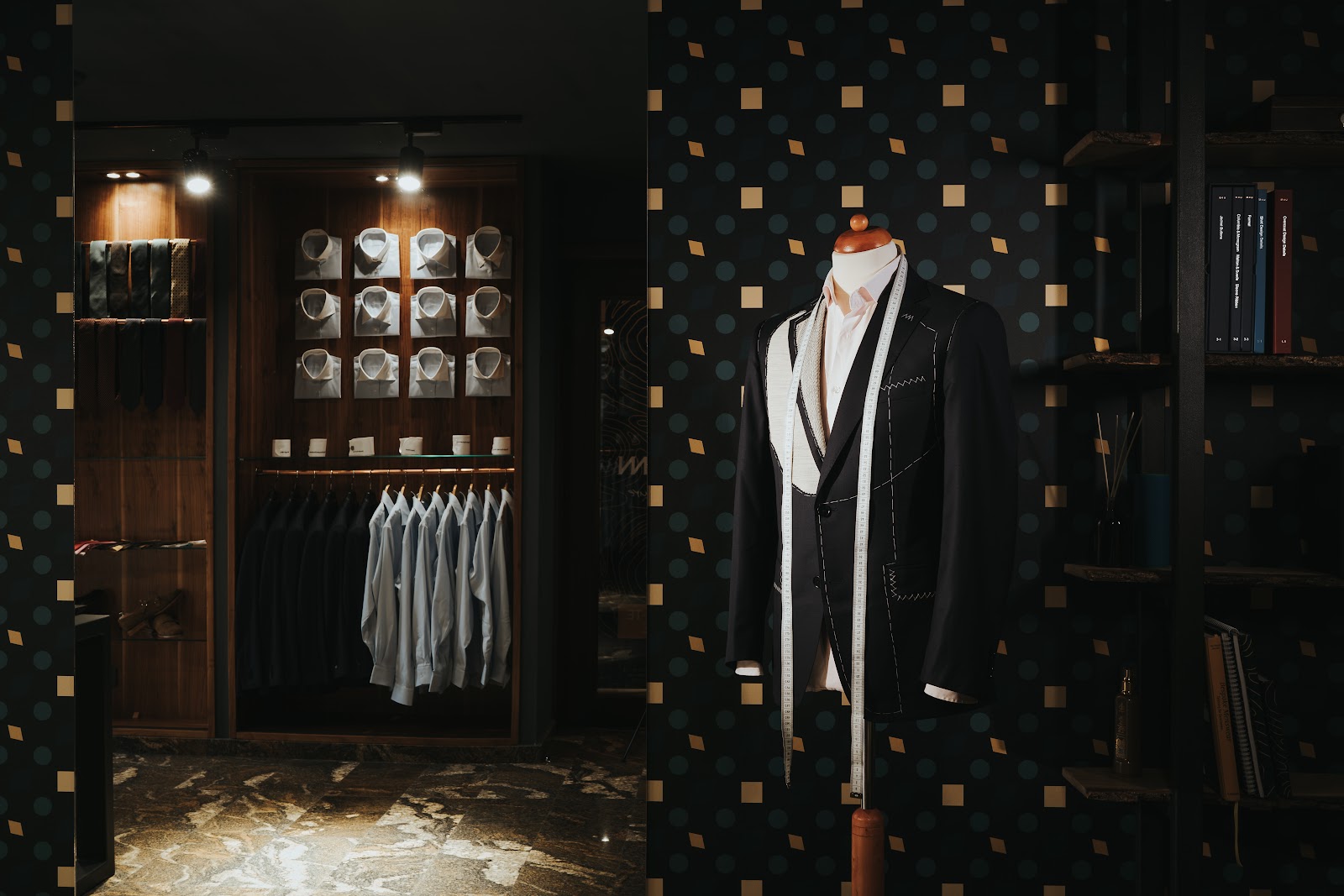 MEZUM - Costume pentru Barbati si Femei - Cluj Napoca