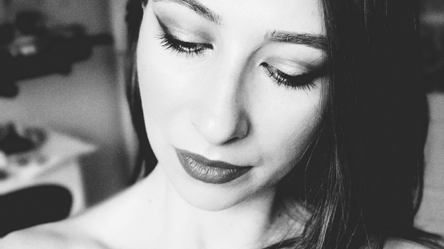 Olivia Oana Make-Up Artist & Cosmetics