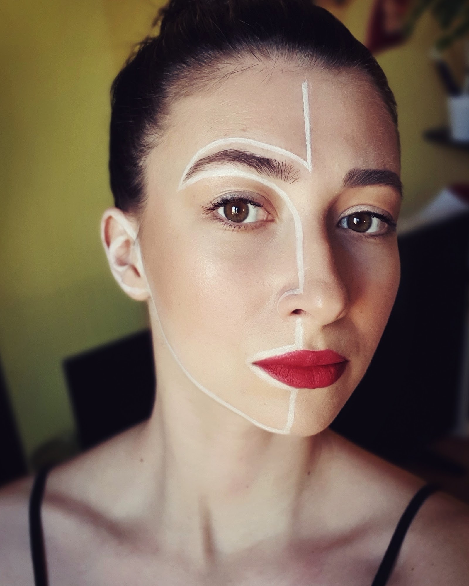 Olivia Oana Make-Up Artist & Cosmetics