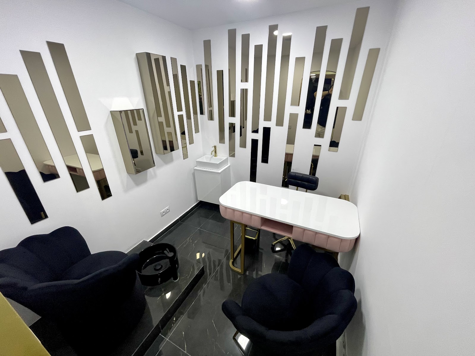MONIR Salon by Aradi Monica