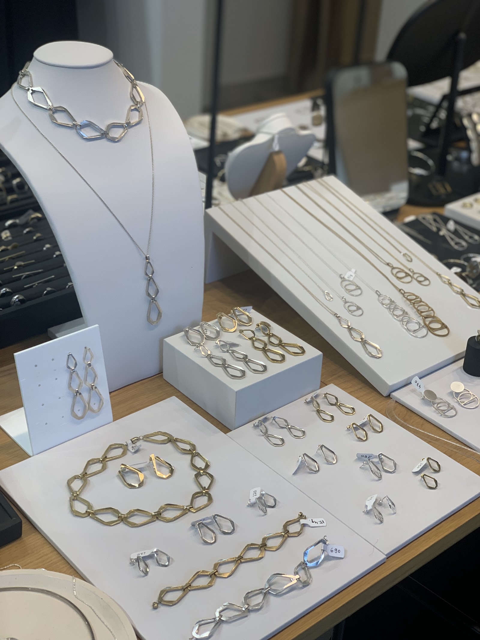 MONOM_the concept store