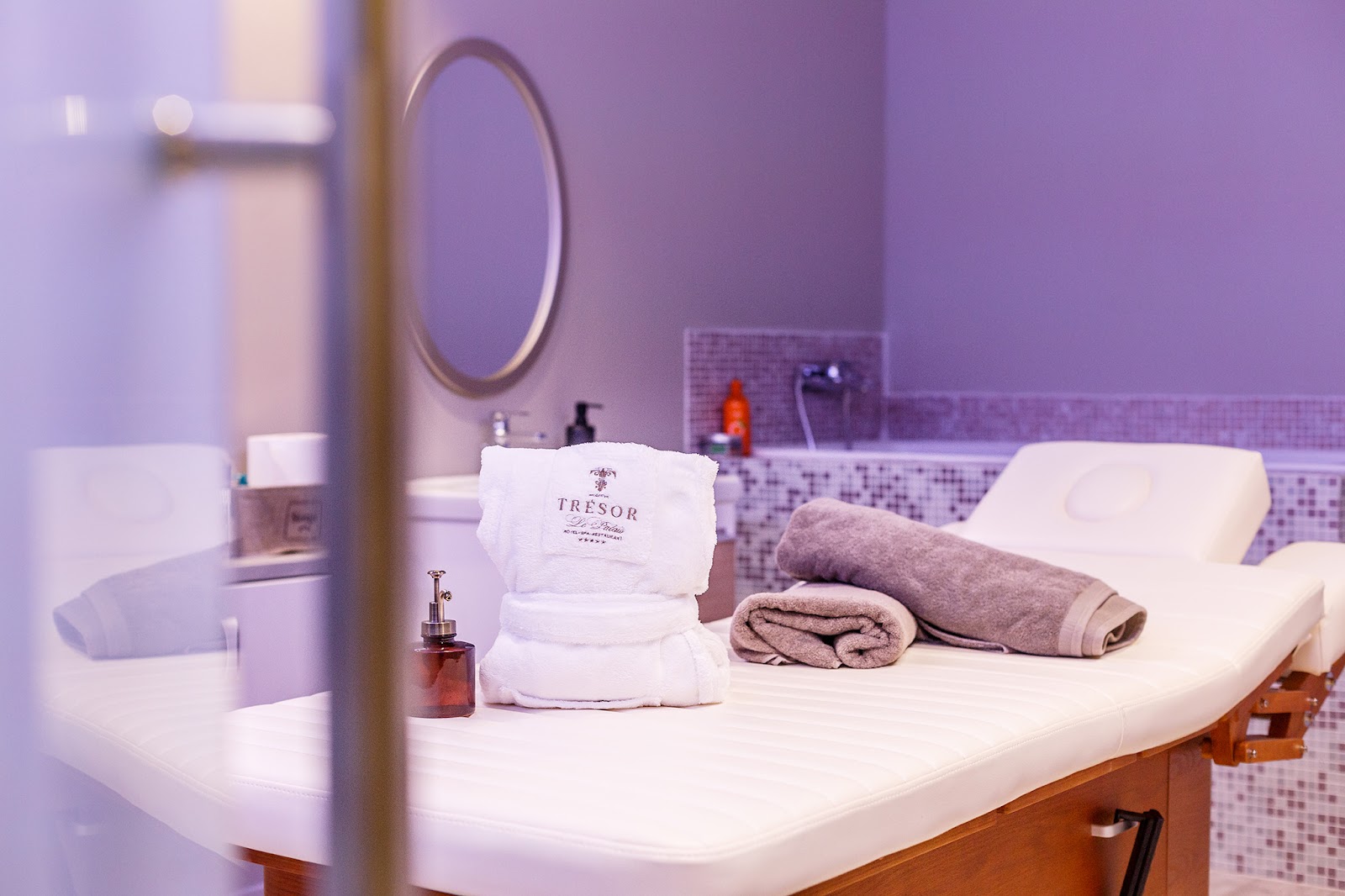 Tresor Le Palais Timisoara, Curio Collection by Hilton