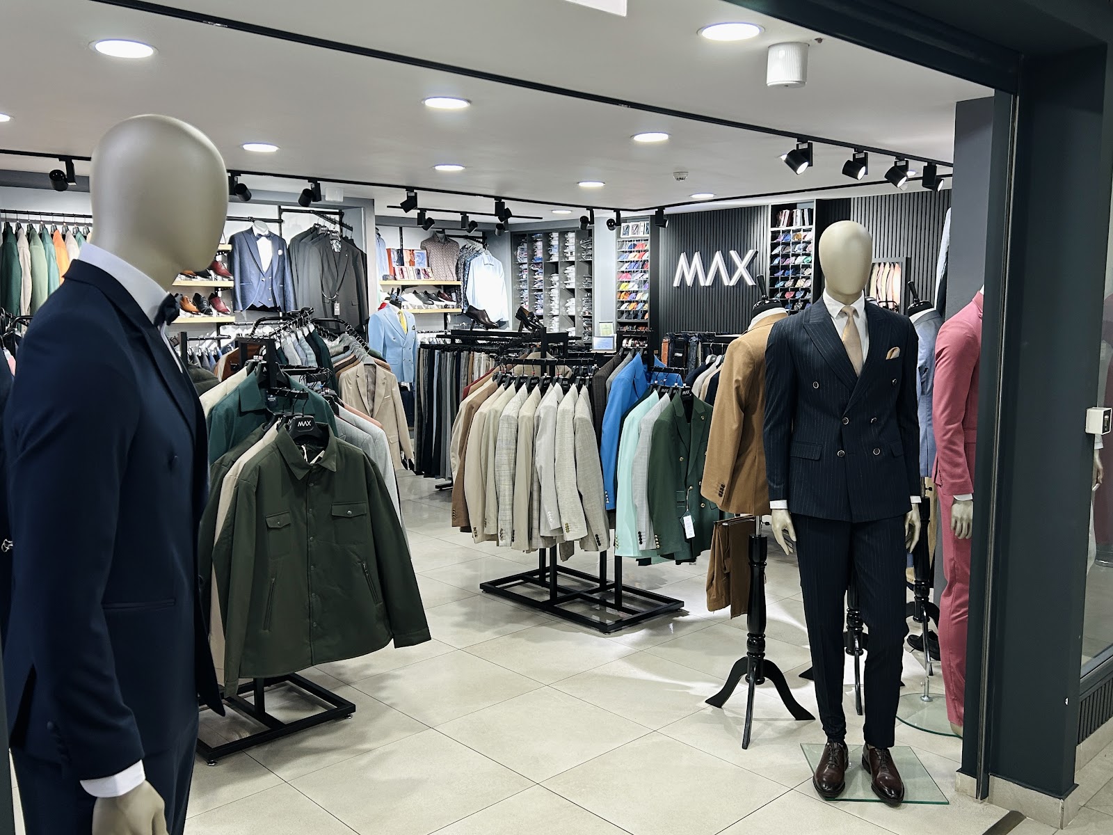 MAX Fashion