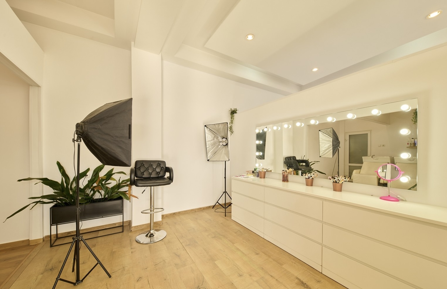 BANG BANG hair & makeup studio