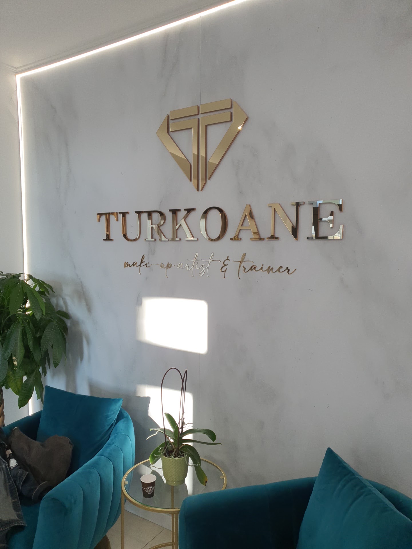 Turkoane Alexandra Make-up Artist