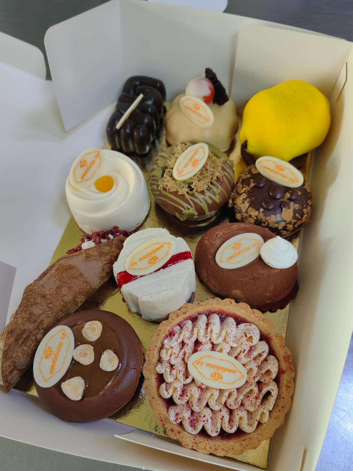 Cofetaria Un Deliciu inspirat de Razvan Oana