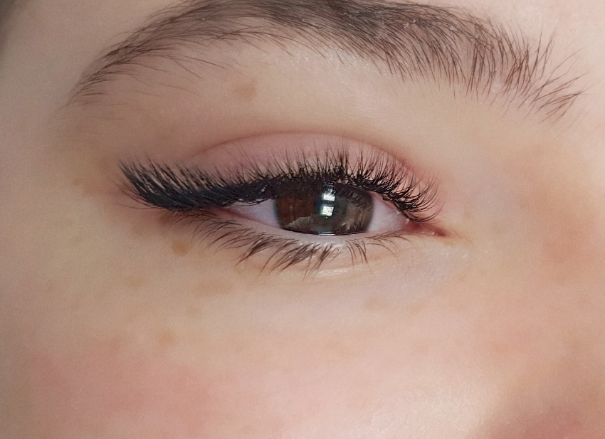 Alexandra Crăciun – Lash Artist & Academy