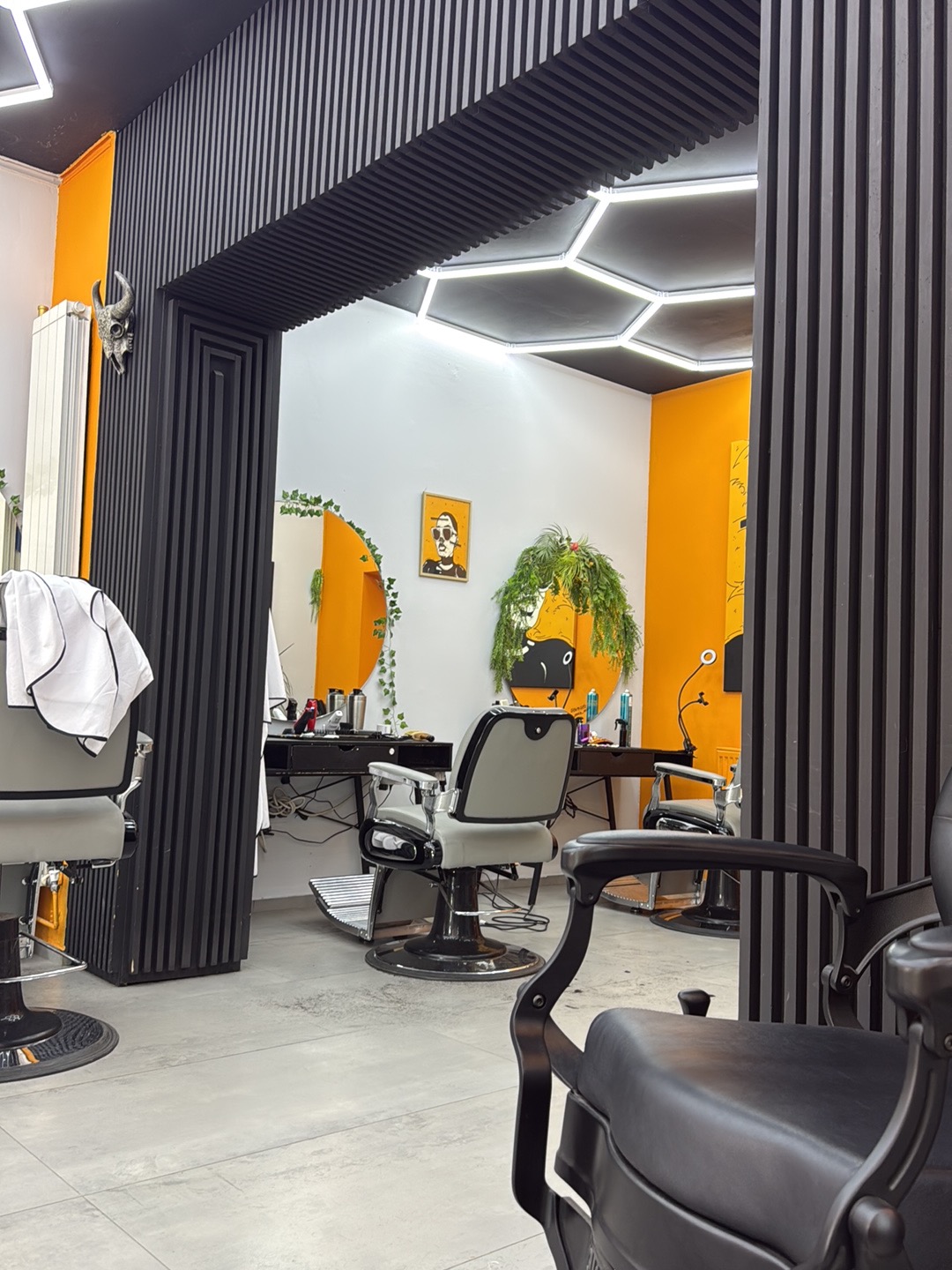 Raver's Cut Salon