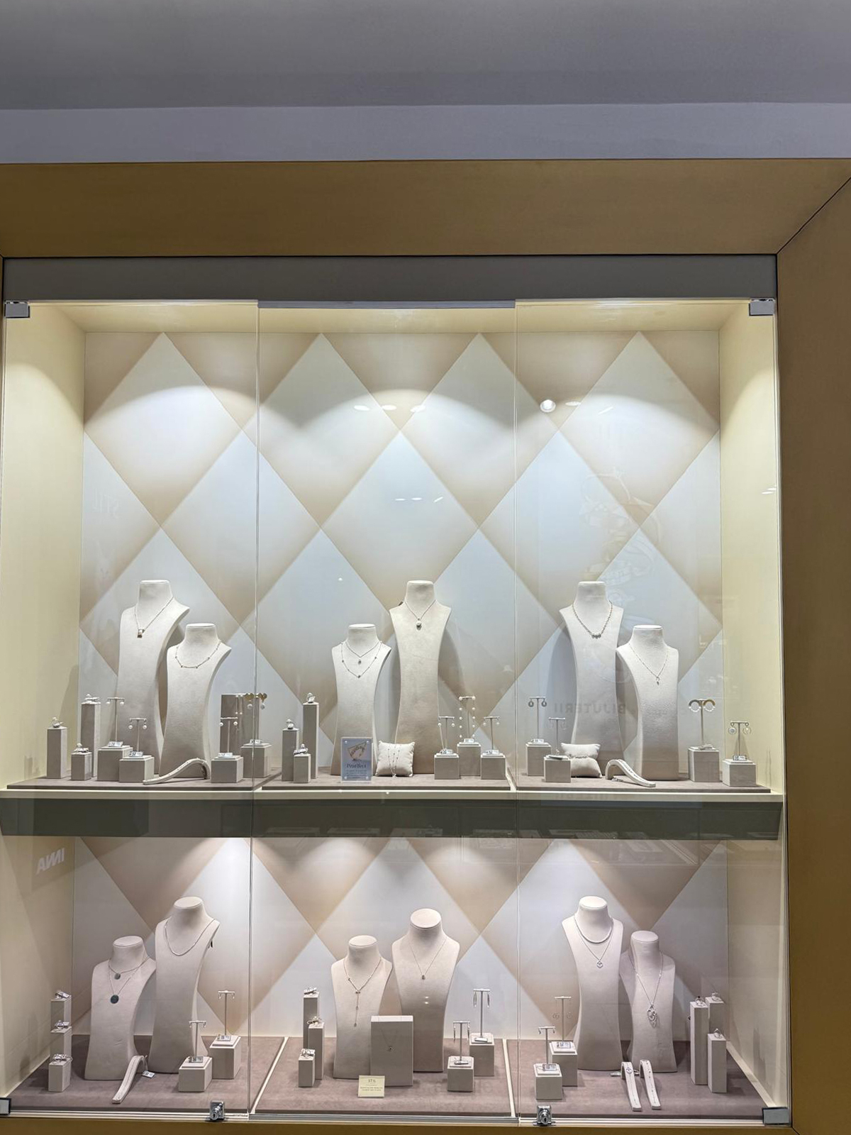 STIL Diamonds - Iulius Town Timișoara