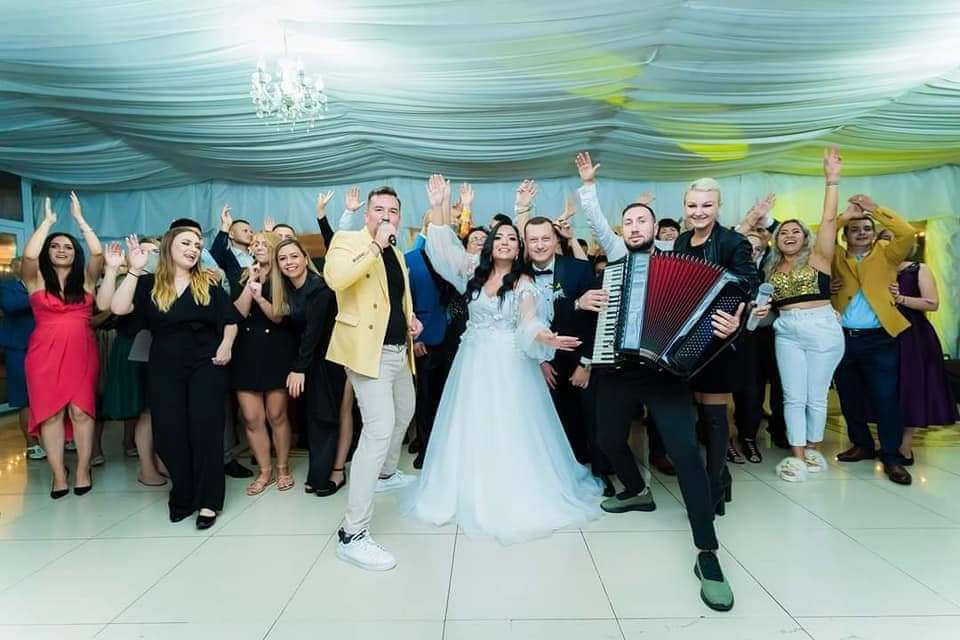 DeLaNoi Orchestra - Formatie Nunti Iasi - Formatie Nunti Iasi