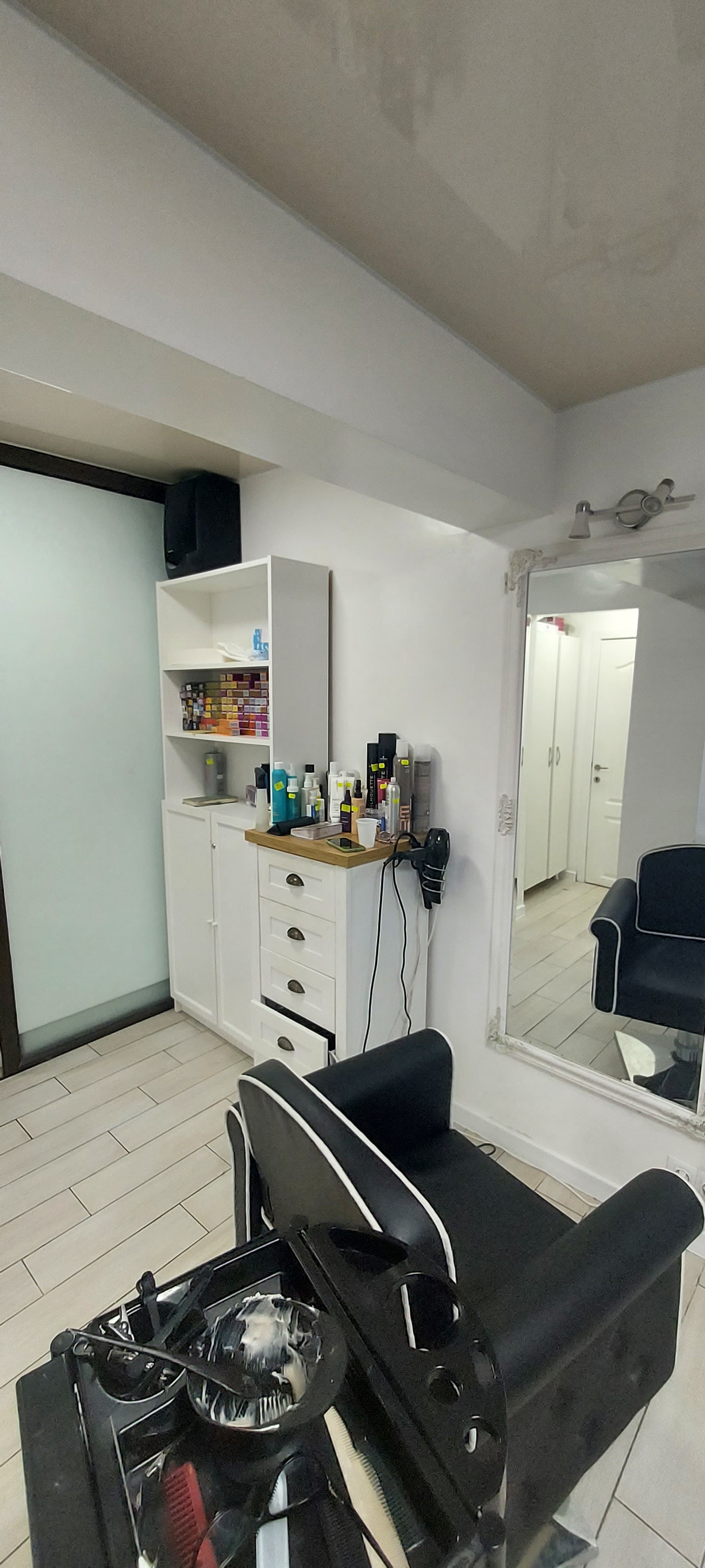 EXCLUSIVE BEAUTY STUDIO