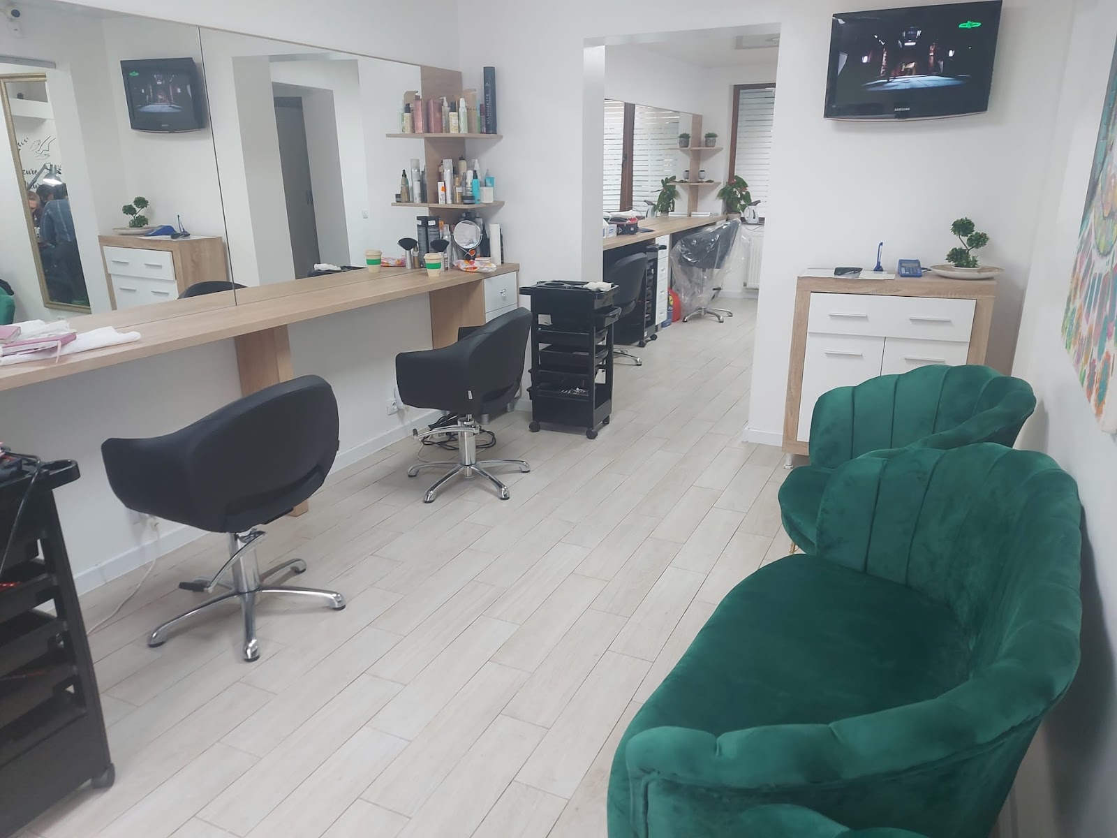 EXCLUSIVE BEAUTY STUDIO