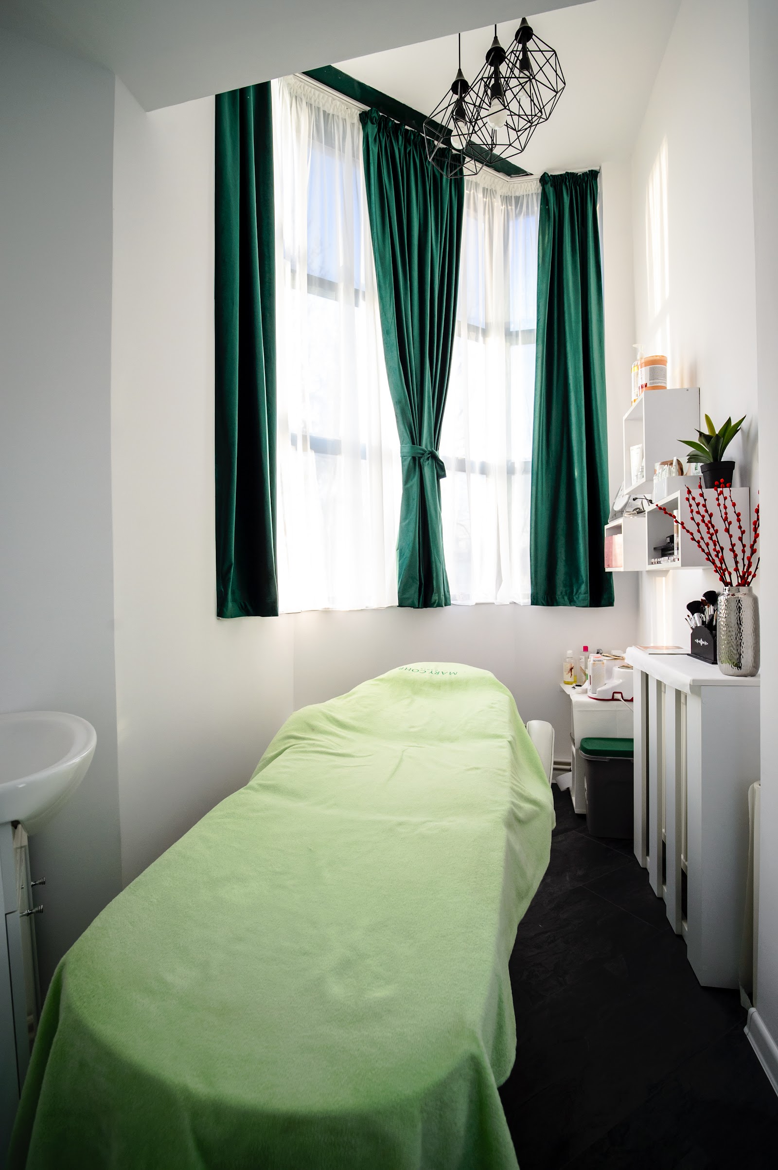 Atipic Salon & Academy