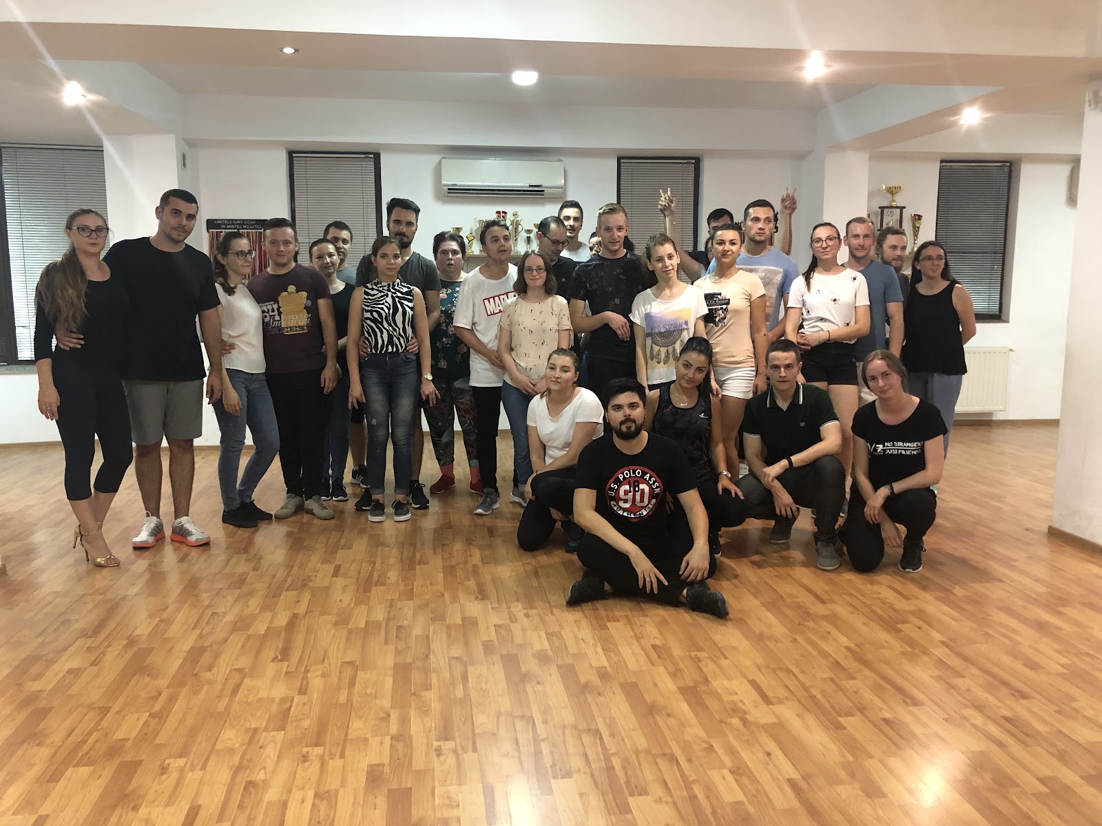 Ikim Dance - cursuri de dans popular, latino, vals & dansul mirilor