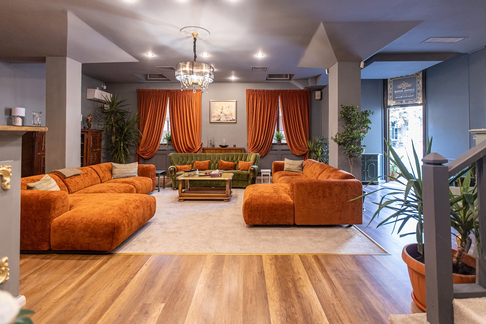 The Living Room Constanta / Atelier 19 vintage store