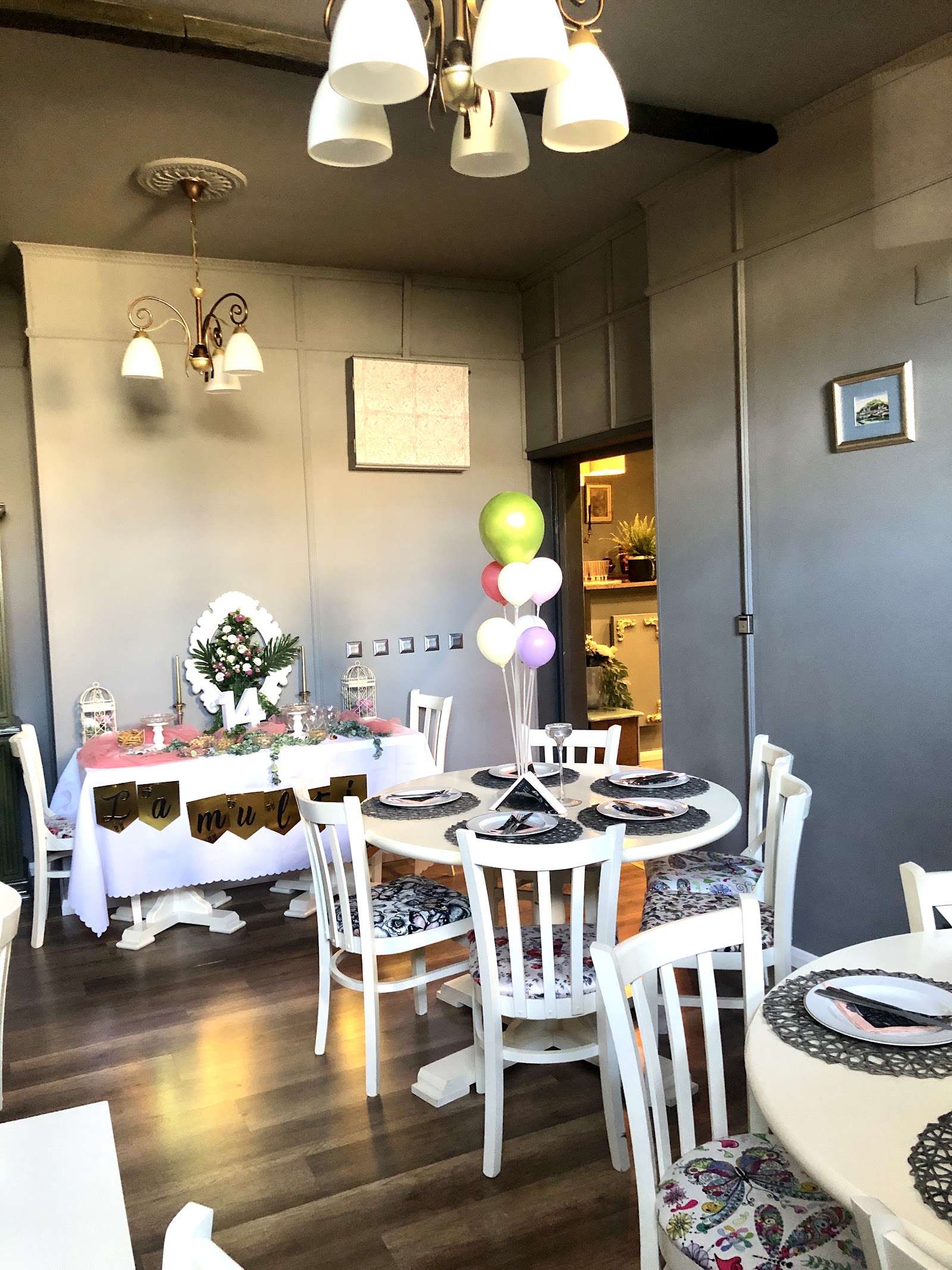The Living Room Constanta / Atelier 19 vintage store