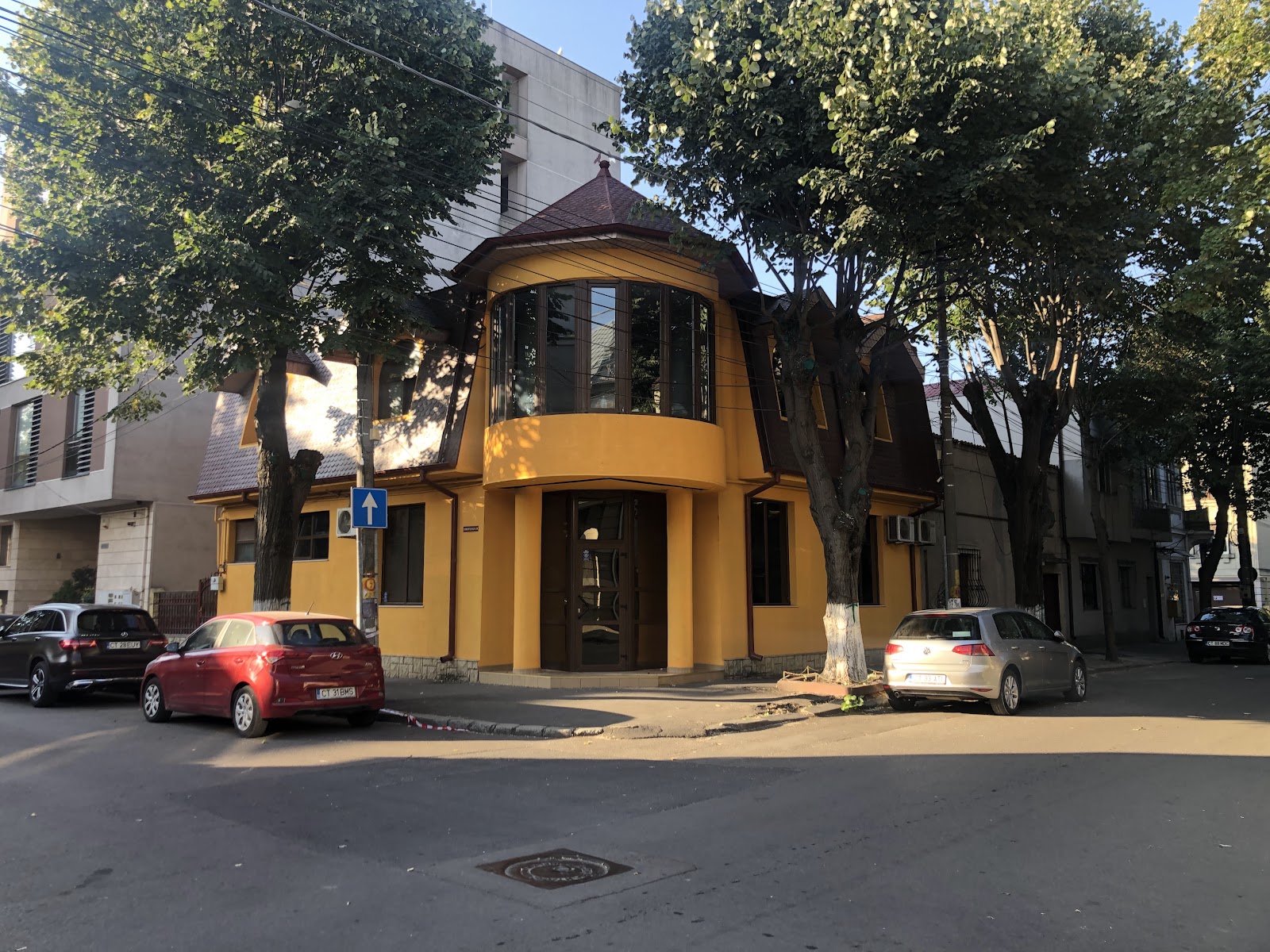 The Living Room Constanta / Atelier 19 vintage store